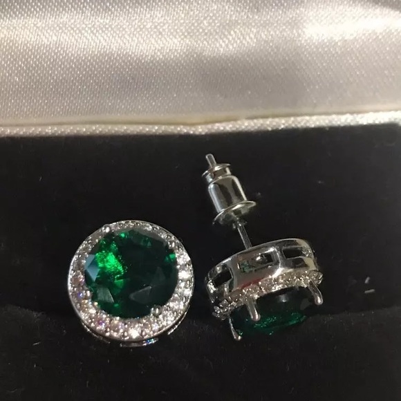 Emerald Earrings - Picture 1 of 4